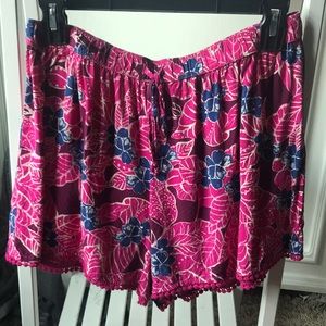 PINK FLOWY HOLLISTER SHORTS